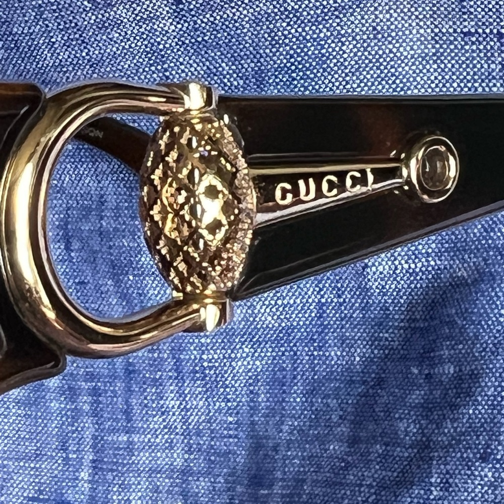 Gucci classic sunglasses & case - Picture 2 of 16